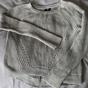 GAP gray crochet style cropped sweater, size small